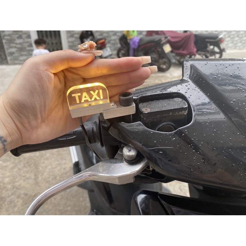 Bảng Tên LED Gắn Chân Gương Chữ TAXI Bao Độc Lạ