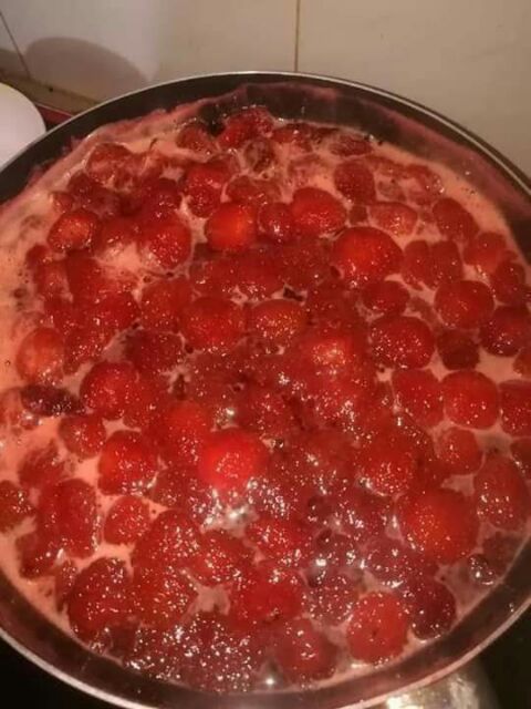 Mứt dâu tây ,dâu tằm nguyên xác Đà Lạt