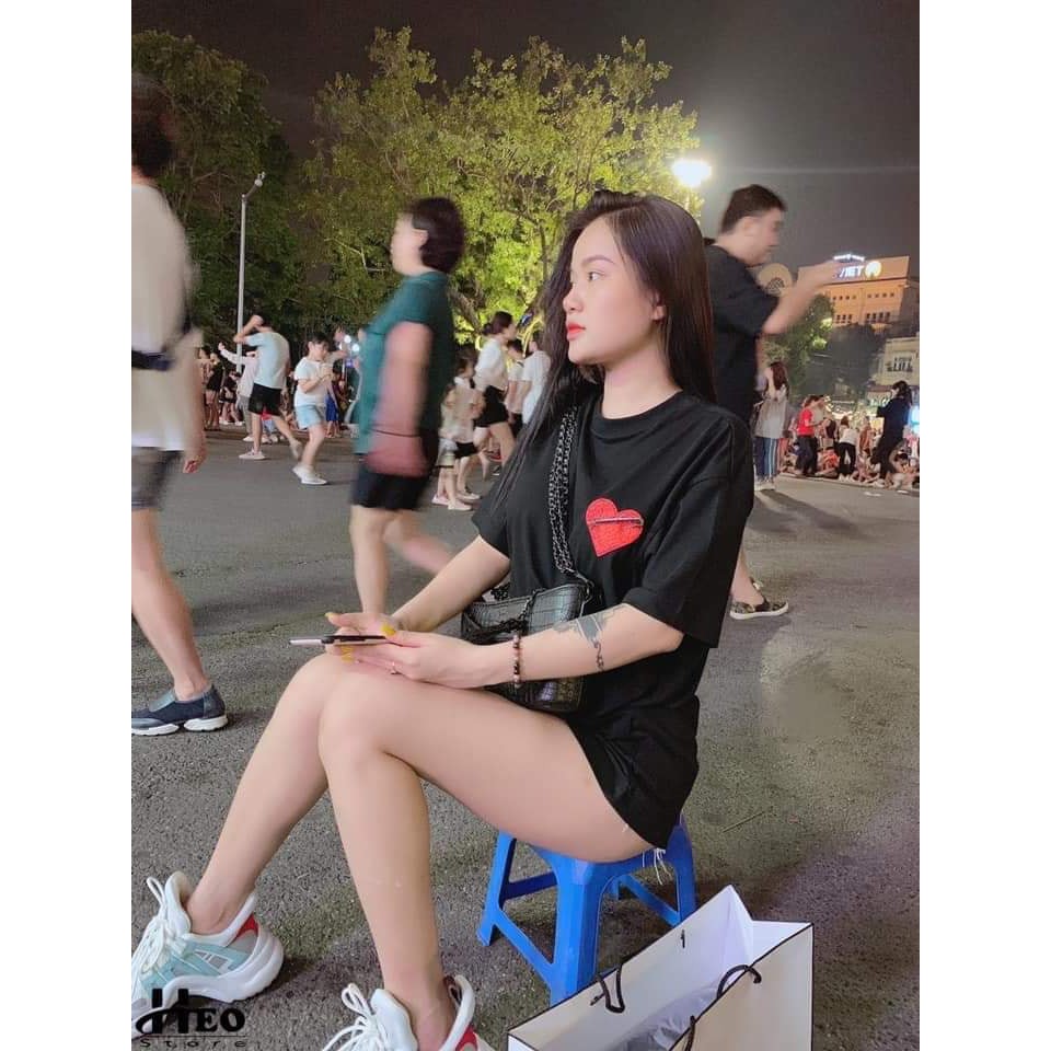áo tim đính ghi băng cổ tròn