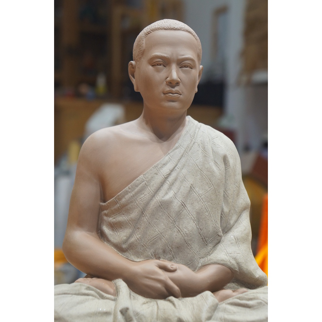Tôn tượng Tổ Sư Minh Đăng Quang - Hệ Phái Khất Sĩ bằng gốm cao 30cm