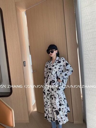 Chân váy CZ xếp ly họa tiết
