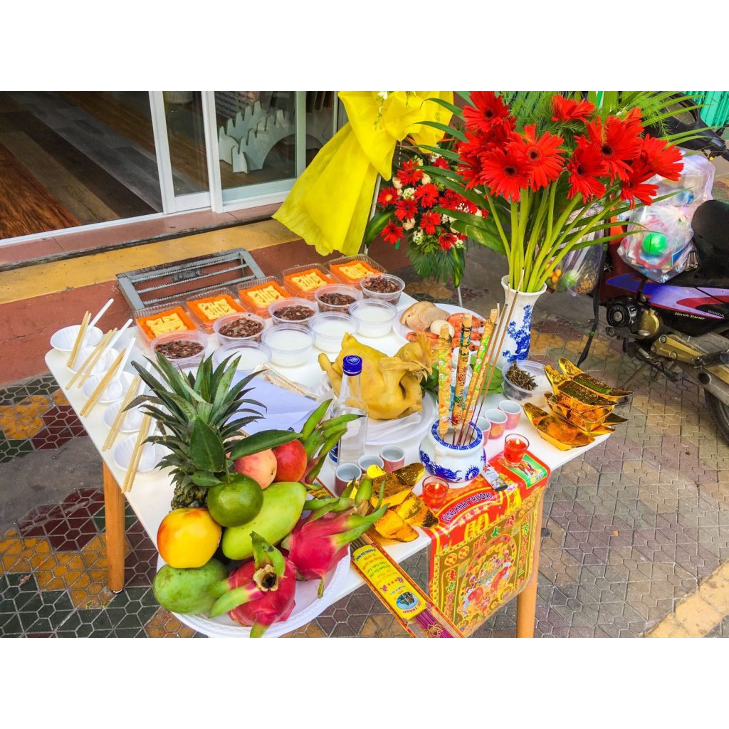 Combo 2 Chai Nước lau bàn thờ chiêu tài khai trương, tinh chất quế và thảo mộc giúp tẩy quế - Date mới 36 tháng