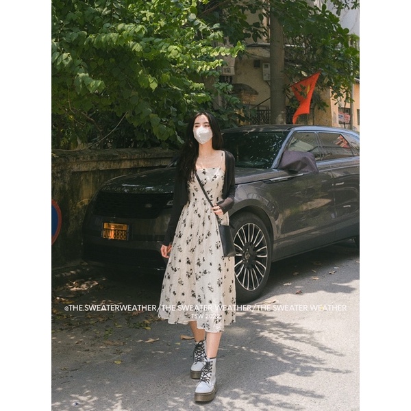 Set váy hai dây thô đũi hoa nhí kèm áo khoác cardigan đen the.sweaterweather TSW