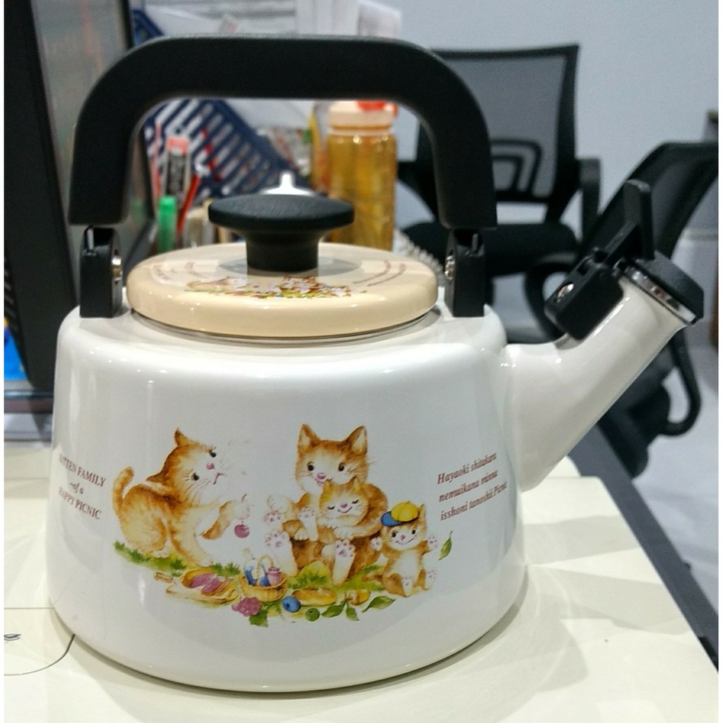 Ấm Đun Tráng Men Cao Cấp Nhật Bản Fujihoro - Hoa Văn Con mèo  KIT-2.2K - nhập khẩu THÁI LAN- sử dụng bếp từ