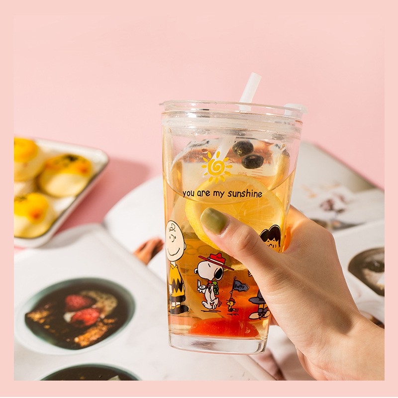 🍓TẶNG ỐNG HÚT🍓 Ly thủy tinh Cao Cấp có nắp 450ml in hình hồng hạc , snoopy | BigBuy360 - bigbuy360.vn