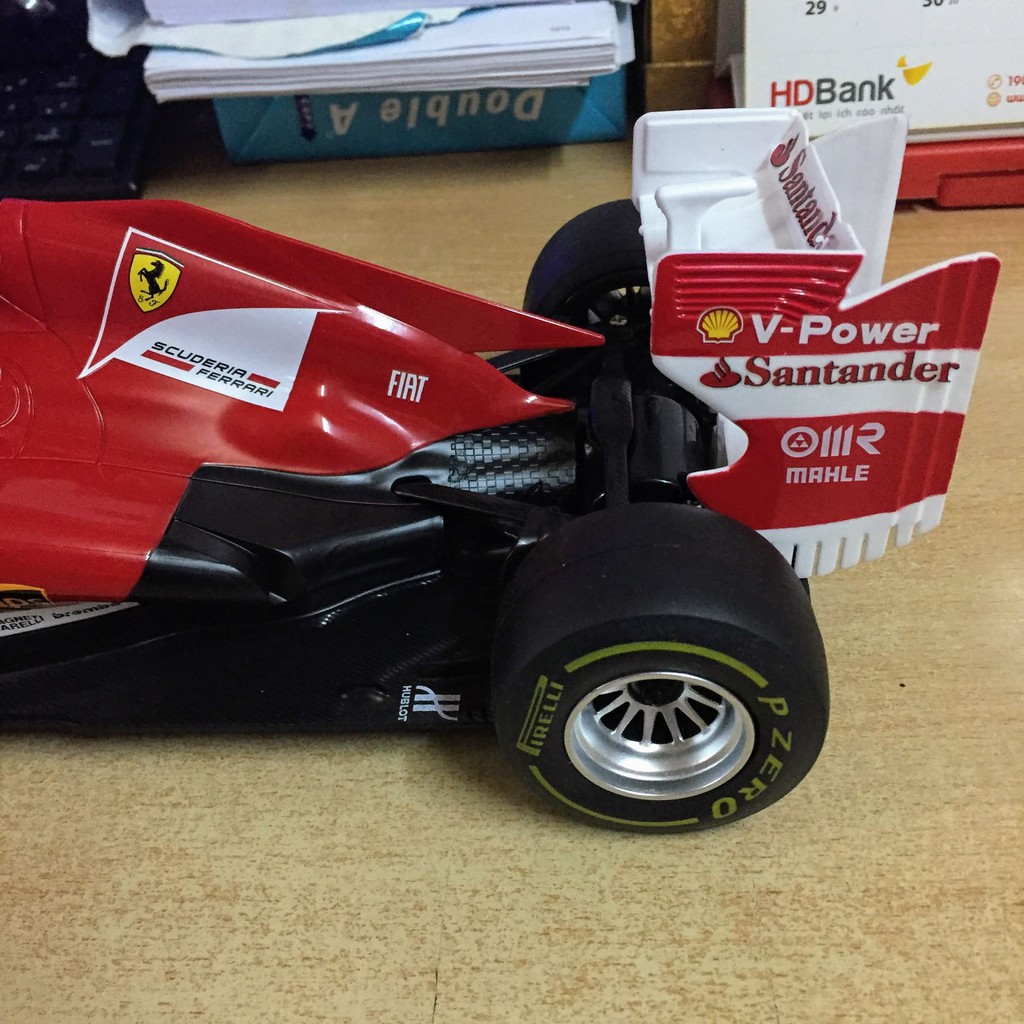 Xe đua điều khiển từ xa sóng 2.4G Rastar Ferrari công thức F1