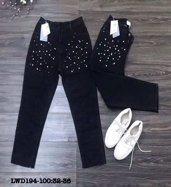 Quần jeans đính cườm
