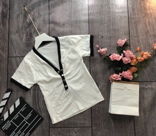 Áo croptop cổ tim gài nút