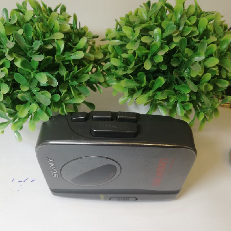Máy cassette cầm tay chạy băng Tape Sony Walkman WM-FX152 có tăng Bass