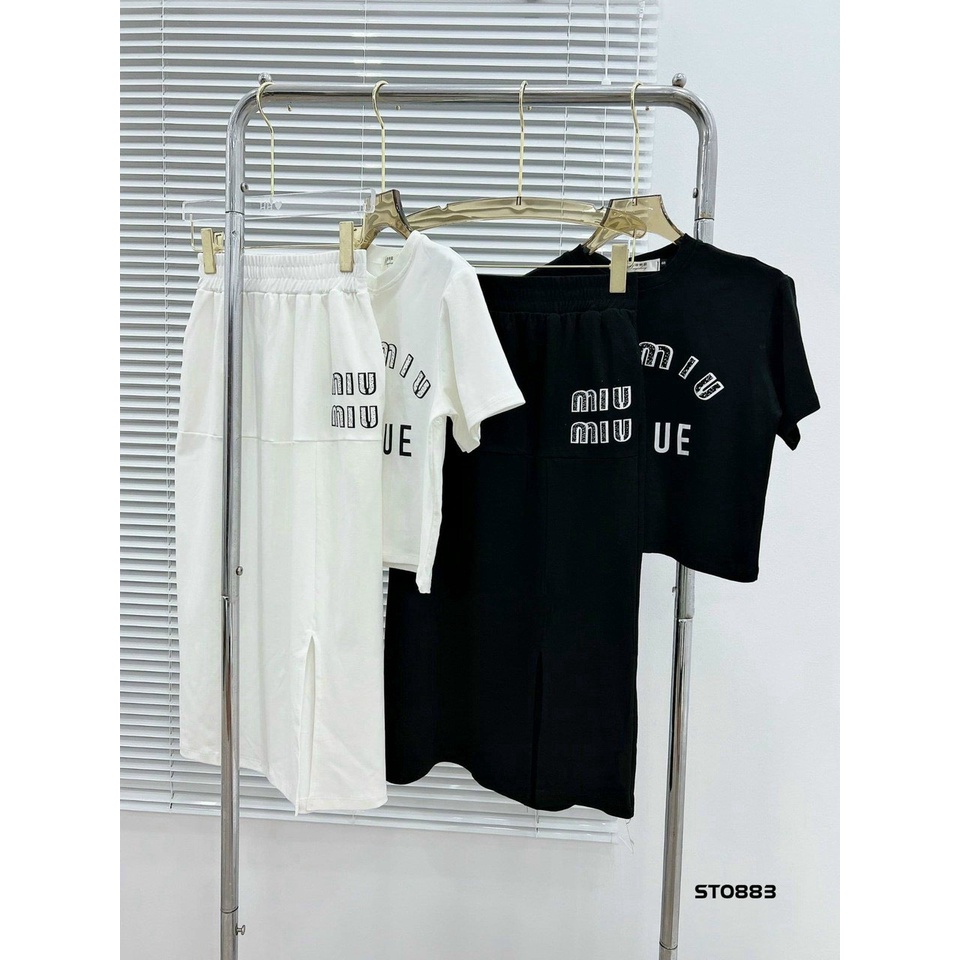 Sét váy thời trang nữ mặc đi chơi cực xinh, sét váy chất thun gân in chữ miumiu cổ tròn tay ngắn mix chân váy dài xẻ tà