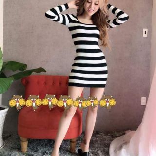 Đầm body len sọc.