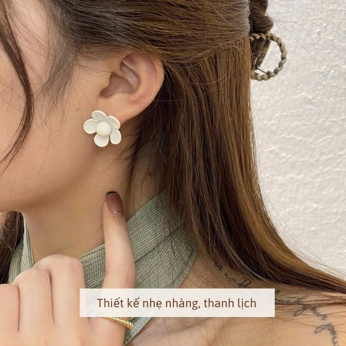 Bông tai đi biển hoa cúc Her Accessories chân xỏ bạc 925 H114