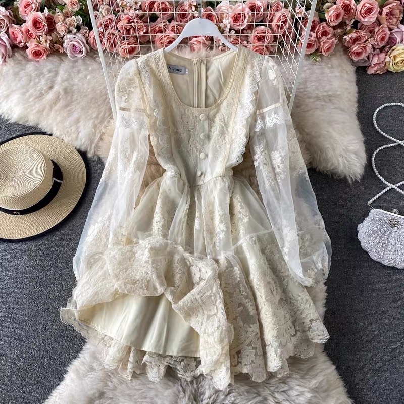 Đầm cổ vuông tay dài màu be mix trắng chất voan mix ren hoa có size - hàng chuẩn