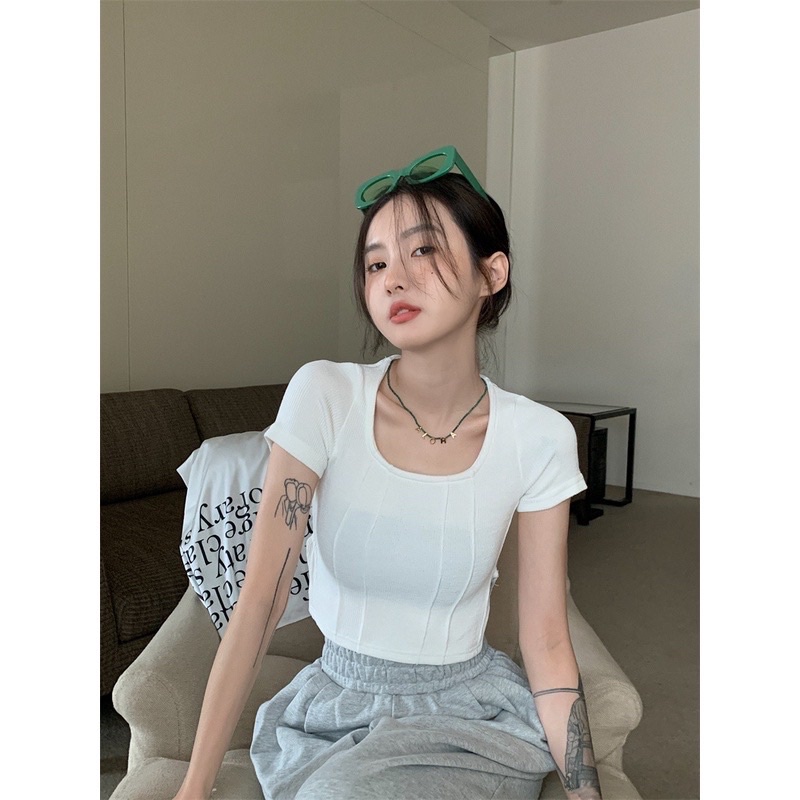 Áo thun nữ cổ vuông bo eo xẻ tà Michi, áo croptop nữ tay ngắn xẻ tà