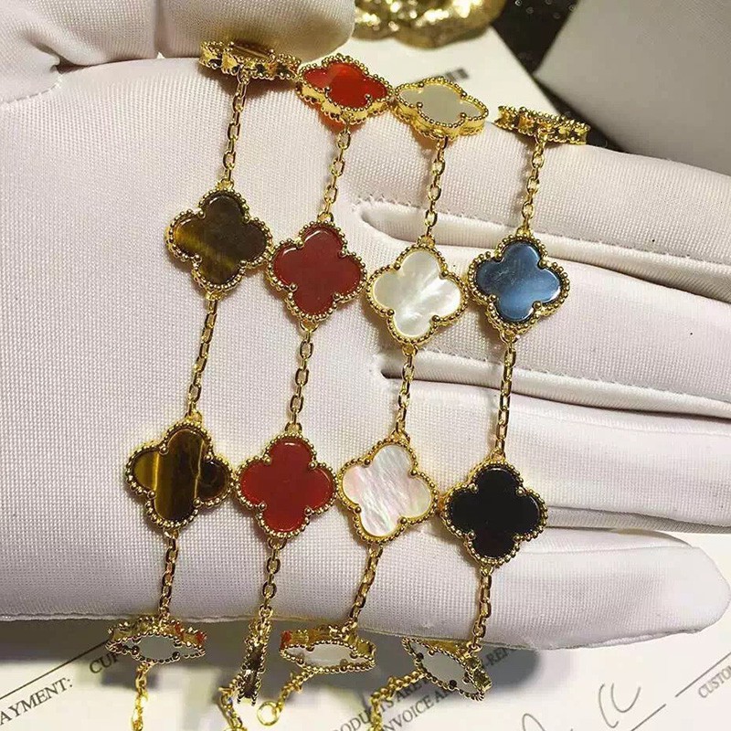 Vòng đeo tay năm mặt hình hoa