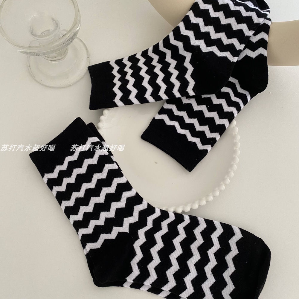 Vớ Nữ Họa Tiết Sọc Trắng Đen Đơn Giản