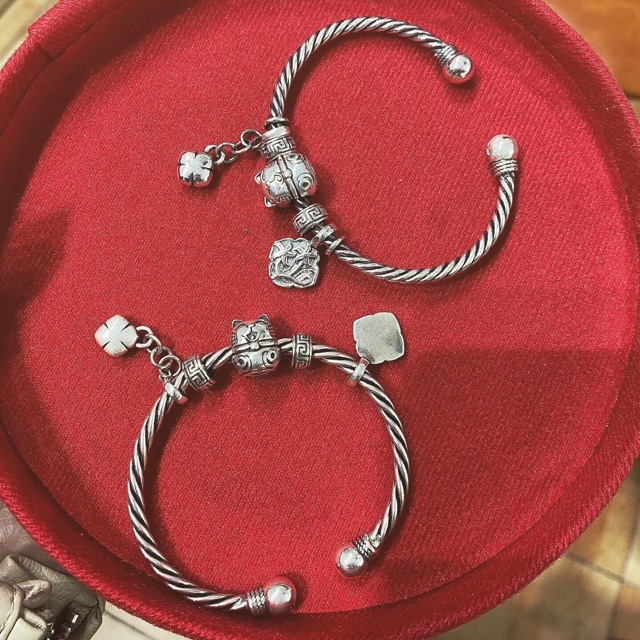 Kiềng tay charm mèo thần tài