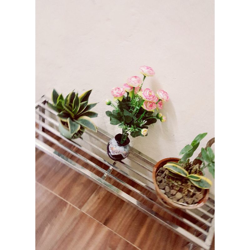 Kệ inox để chậu hoa cây cảnh.chất liệu 100% khung inox k gi.sáng bền đẹp mãi,để ở ban công,các tầng,và góc nhỏ nhà bạn.