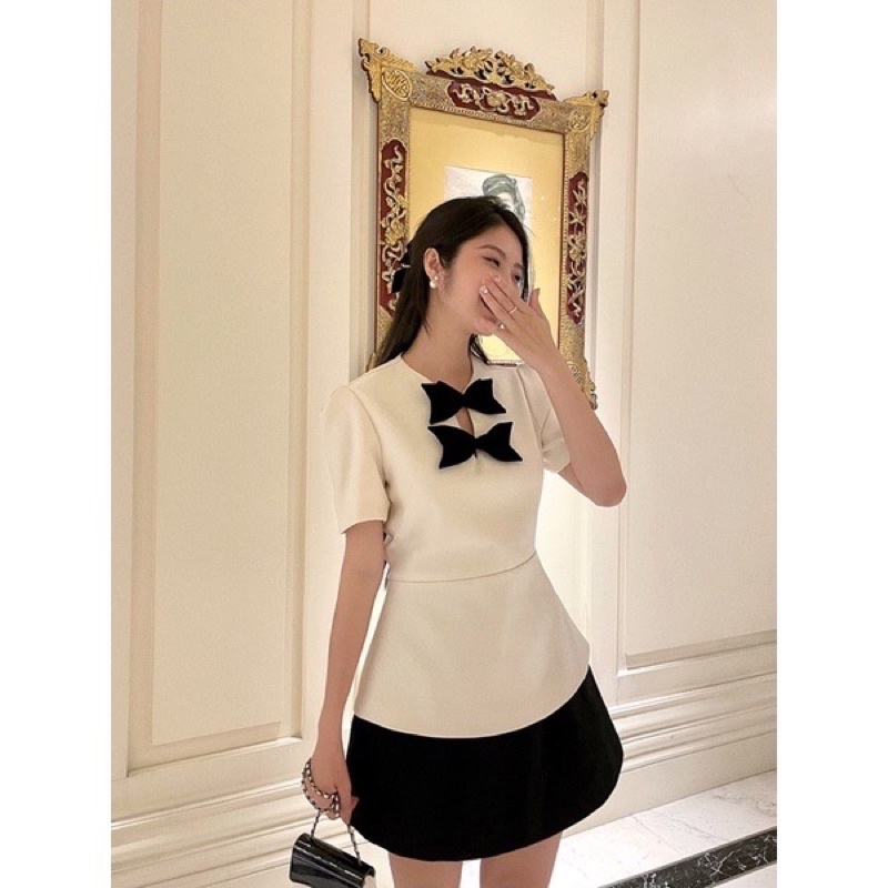 Set áo peplum phối nơ và chân váy sang trọng