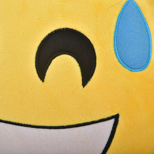 Gối ôm và tựa lưng Emoji thêu hình cảm xúc mềm mịn M9