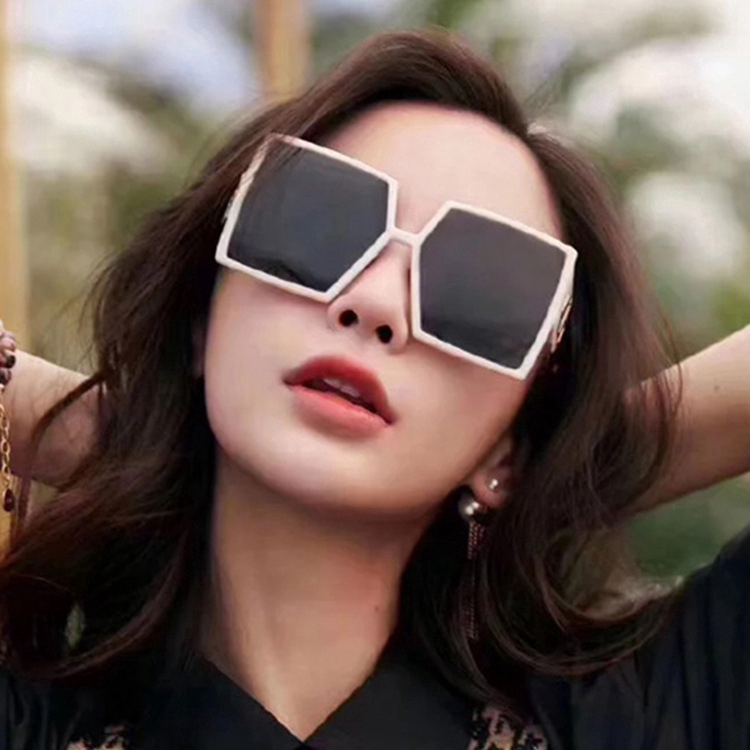 Kính Mát Thời Trang Nữ 2020 Tròng Lớn
