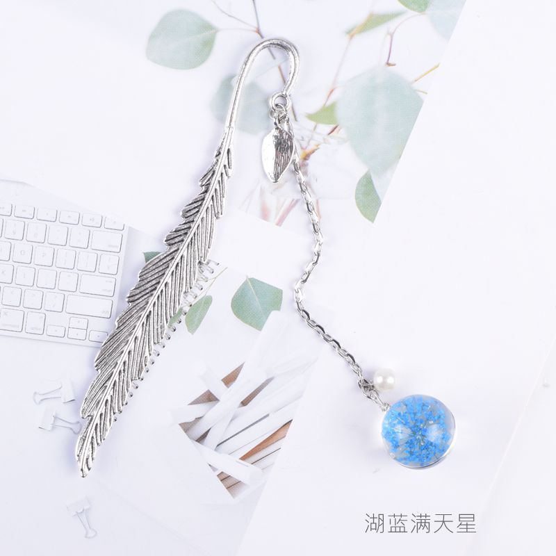 Combo 2 Bookmark Đánh Dấu Sách Lông Vũ Kim Loại Phối Quả Cầu Thủy Tinh Hình Hoa Khô Màu Hồng Đậm Và Xanh Dương