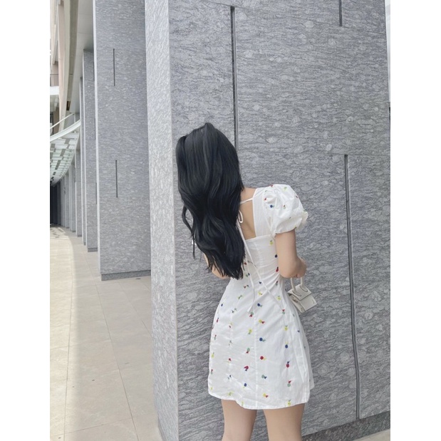 Đầm Váy Trắng Thêu Hoa Rút Dây Ngực Tay Phồng