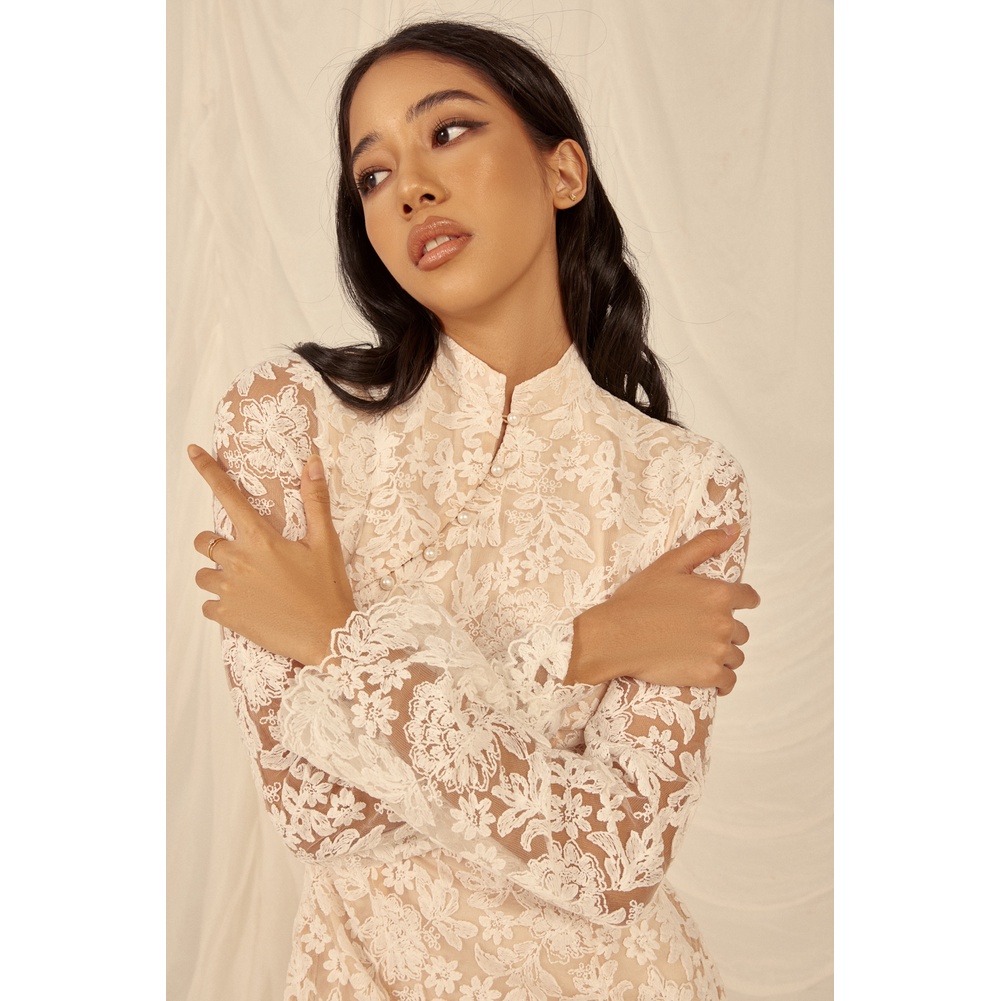 DAPHALE - Đầm Ren Sườn Xám Tay Dài Xẻ Đùi Lani