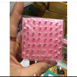 Khuyên bấm lỗ tai