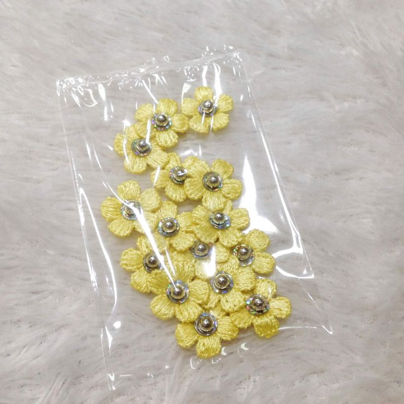 Gói 15 hoa thêu bông mai 3d đính kim sa cườm bạc trang trí áo dài quần váy đầm thanh lịch size 1.6cm