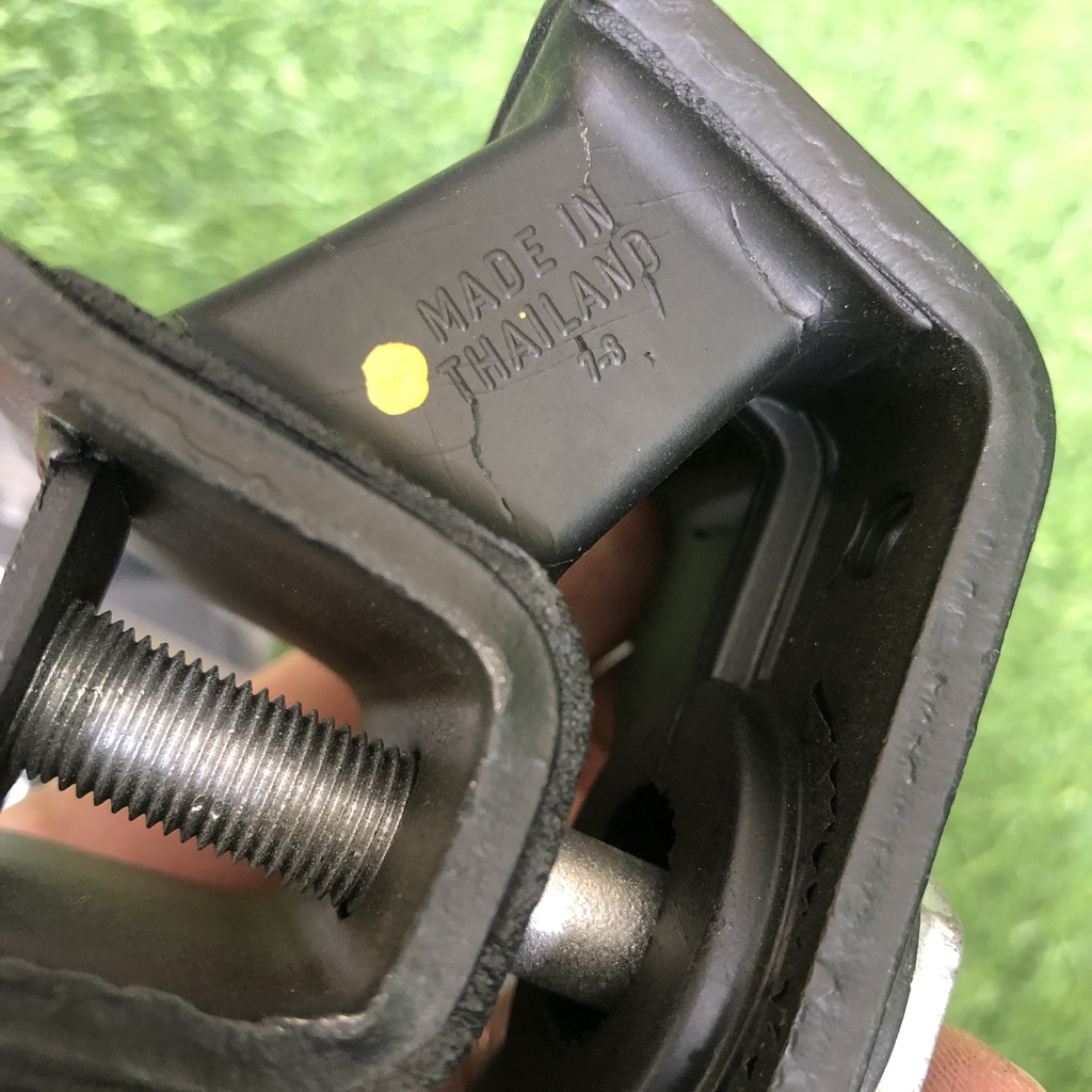 CAO SU CHÂN HỘP SỐ TOYOTA INNOVA MADE IN THAILAND