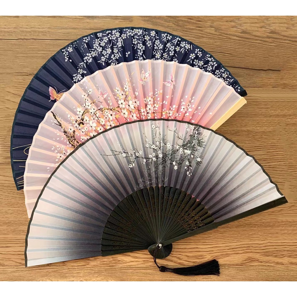 Quạt Xếp Bằng Lụa In Họa Tiết Phong Cách Trung Hoa Cổ Điển Quạt vải lụa thân tre cổ trang cách Trung hoa, dùng làm quà tặng quạt múa sự kiện  Dùng Làm Quà Tặng/ Trang Trí Nhà Cửa Độc Đáo Quạt cổ trang xếp hồng cây chim đào song hỷ vải lụa nan trúc cầm tay