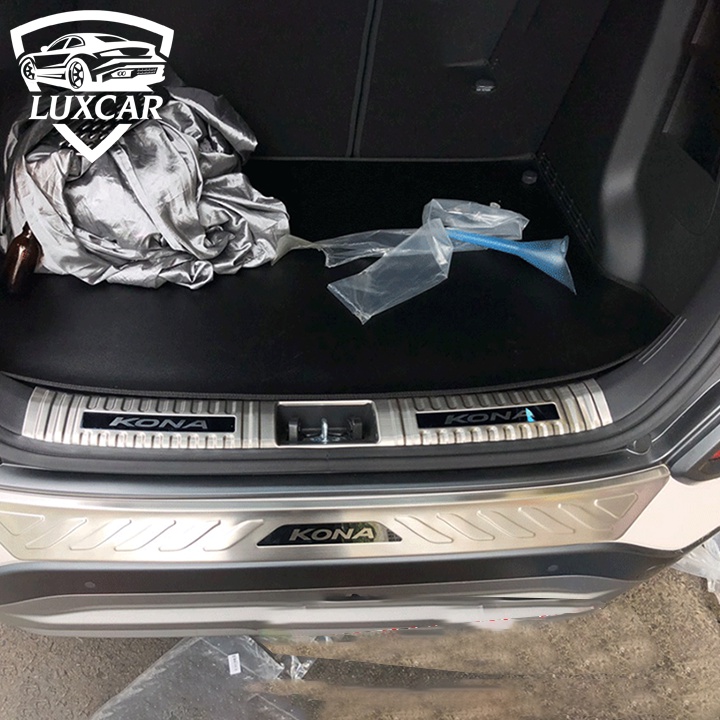Ốp chống trầy cốp xe HYUNDAI KONA - Chất liệu INOX, TITAN cao cấp LUXCAR