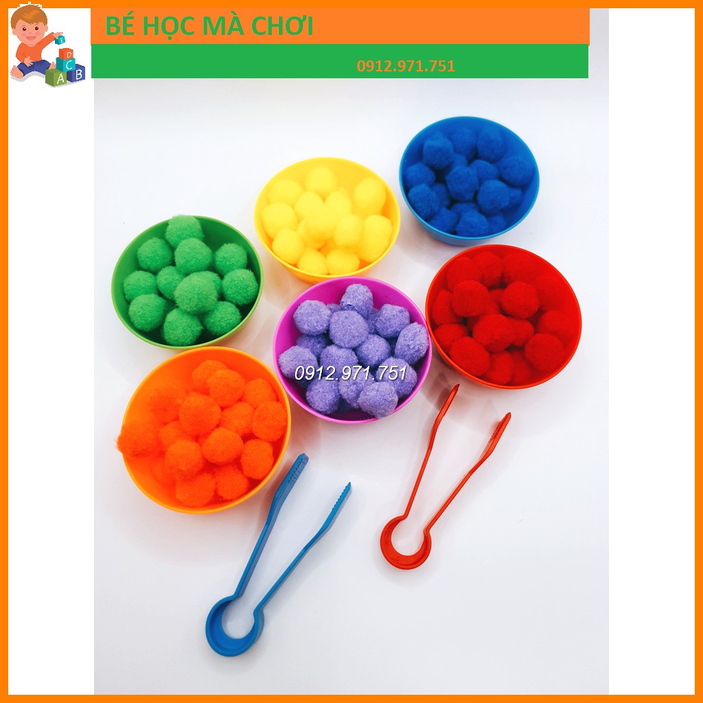 Bé gắp pompom phân loại màu sắc với set 6 bát 2 kẹp