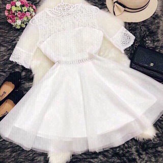 Đầm ren tay con công chúa