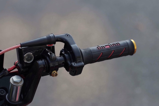 Bộ Cùm ga tăng TZM chính hãng " kèm ốc Titan , dây ga màu " tặng bao tay