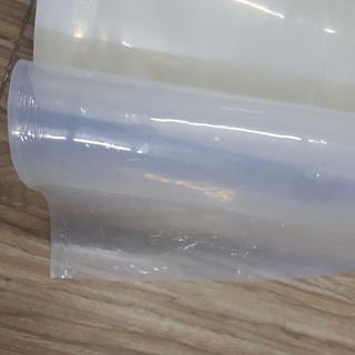 Tấm silicon (silicone) chịu nhiệt trên 200 độ C. Dẻo. Trong suốt. dày 3mm. Khổ tấm: 1m. Đơn giá tính theo m2.