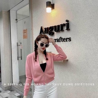 Áo len bomber khoá đồng.