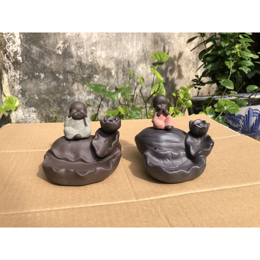 Thác Khói Trầm Hương - Chú Tiểu Ngồi Thiền Cạnh Hoa Sen