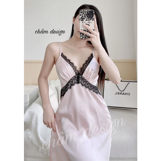váy ngủ lụa satin hồng phấn dáng dài kết hợp ren đen. Hàng thiết kế độc quyền