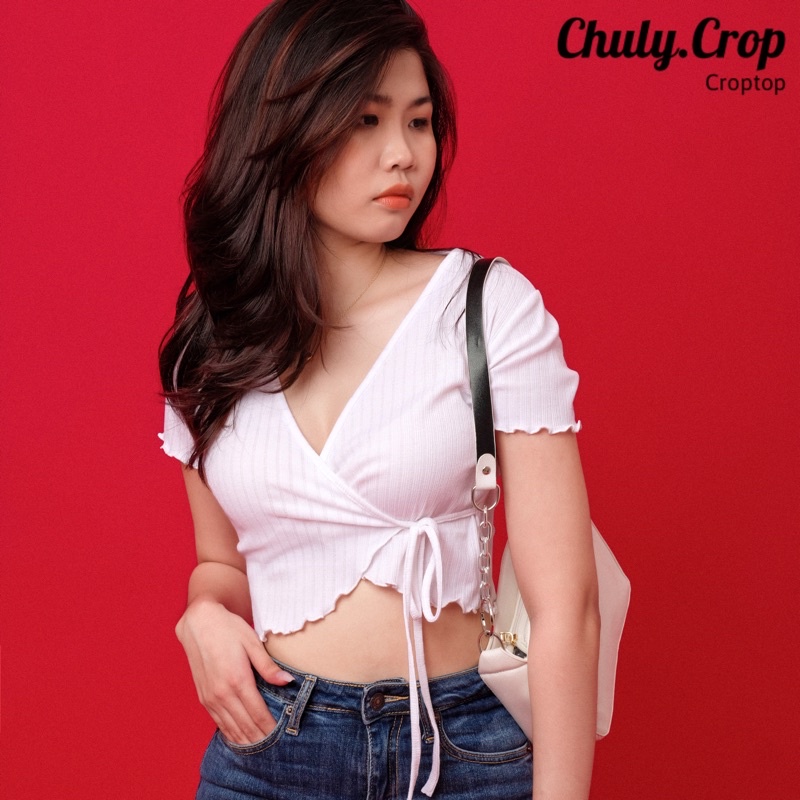 Áo croptop kiểu cổ xẻ có dây buộc tùy chỉnh ôm form hot hit. Áo croptop đắp chéo tay ngắn siêu hot