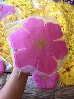 Hoa mai xốp trang trí
