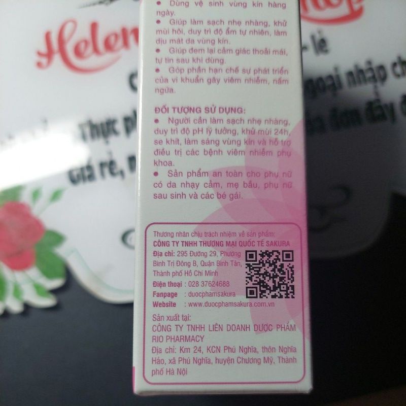 Dung dịch vệ sinh phụ nữ VCARE với chiết xuất từ sữa và thành phần chiết xuất thảo dược từ lá trầu không và hoa hồng