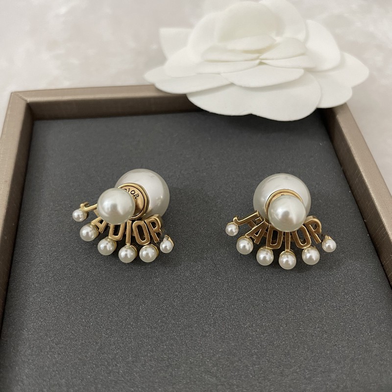 Bông tai thương hiệu D ngọc trai nhân tạo ôm sát sang chảnh TB365