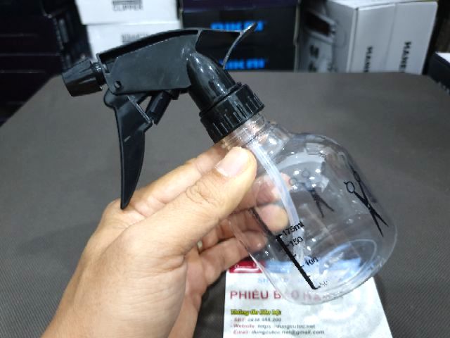 Bình Xịt Nước Cắt Tóc Nam Nữ Dung Tích 200ml.