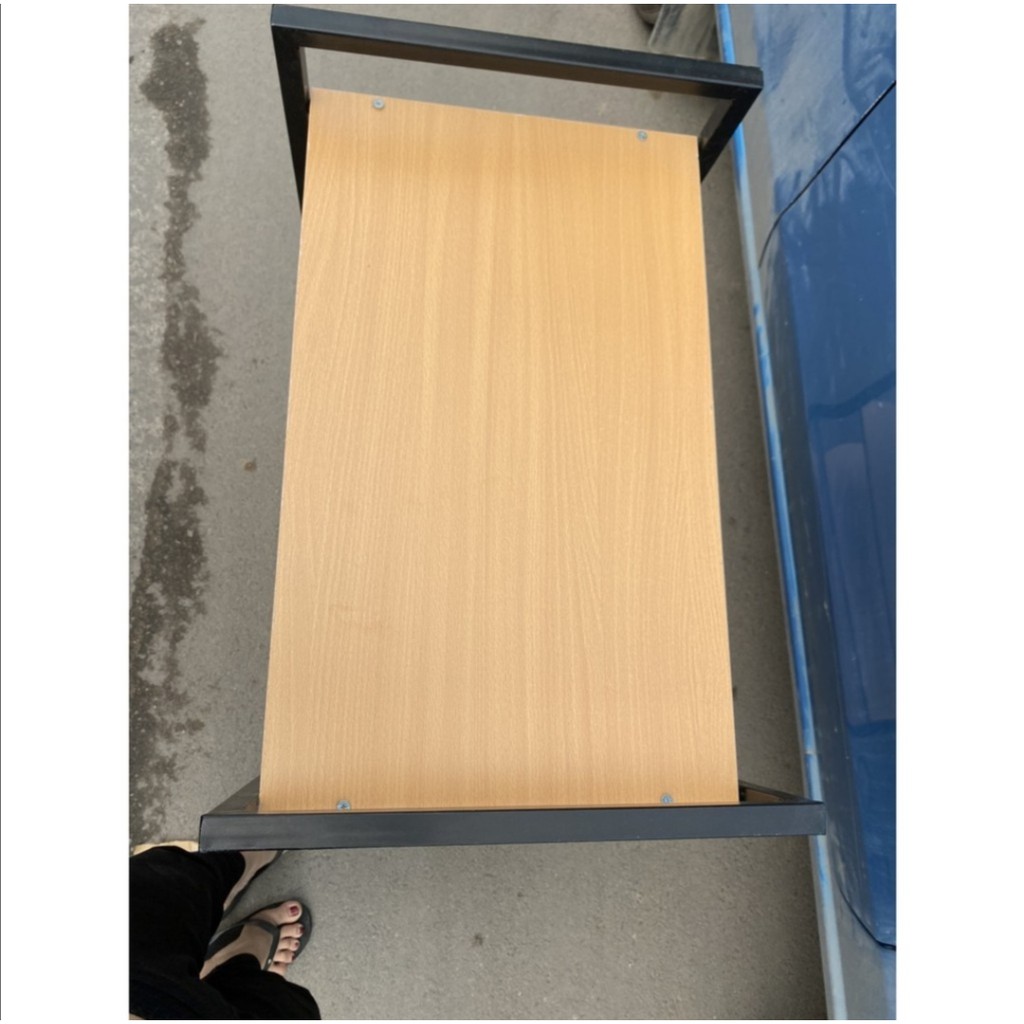 Kệ lò vi sóng 4 tầng. Kích thươc 110 x 60 x 40cm. Khung sắt sơn tĩnh điện. Ván gỗ MDF phủ melatium chống thấm cao cấp.