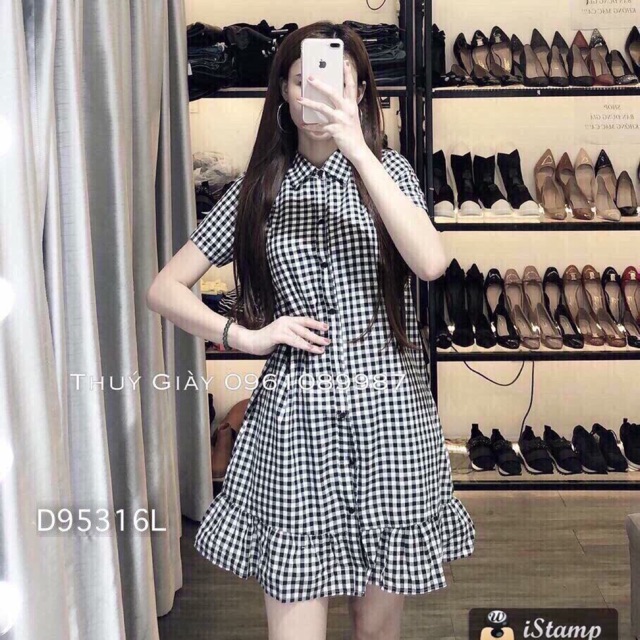 Váy kẻ đen dáng xuông hot hit