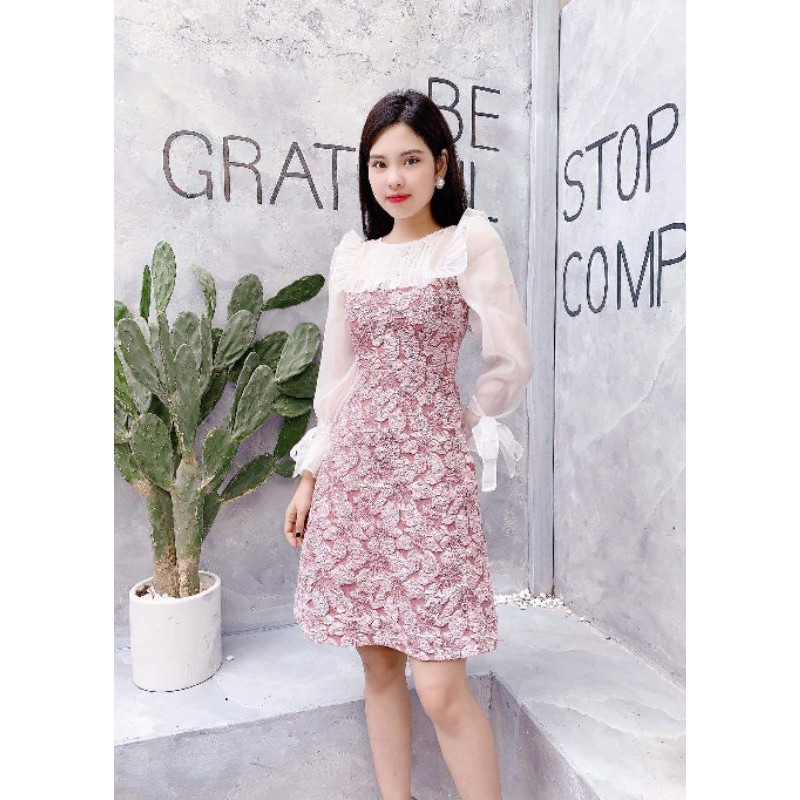 V1692 Thời trang thiết kế thương hiệu DVC cao cấp, đầm suông tay dài buộc nơ cổ bèo chữ U, vải xốp nhăn.