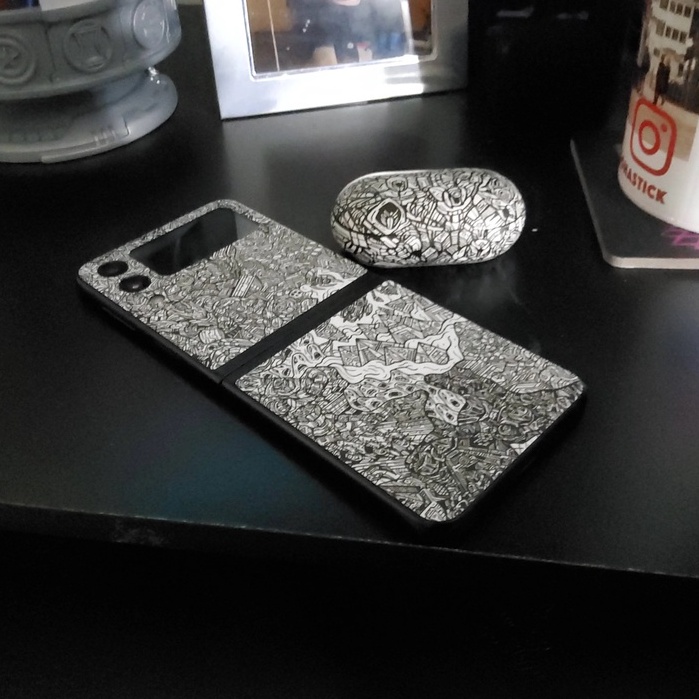 Skin dán điện thoại mẫu Robot Camo