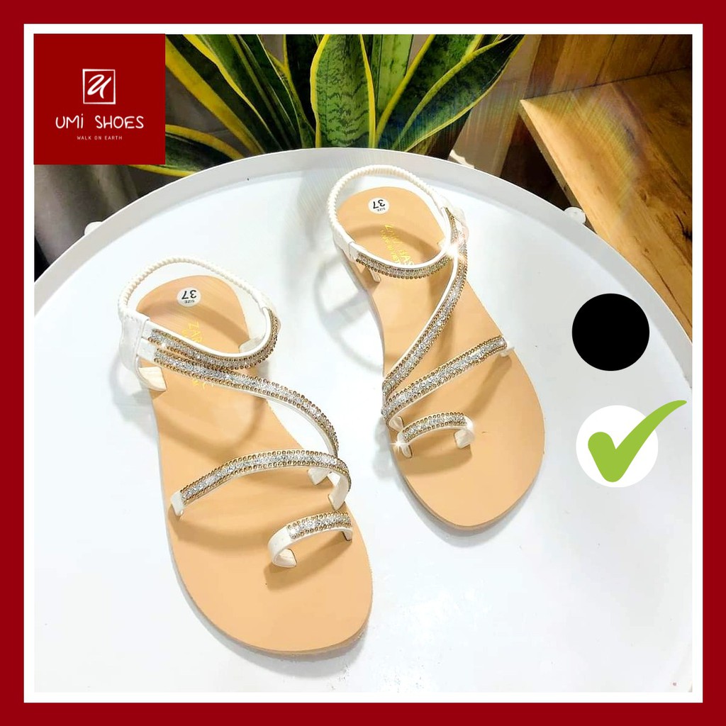 [NOWSHIP HN] Dép sandal kẹp xỏ ngón đính đá 3 quai đế bằng bệt đi mưa 2 màu đen/trắng mẫu mới hot trend xinh rẻ đẹp